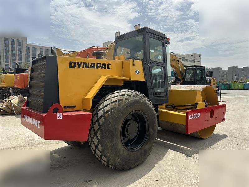 DYNAPAC CA30D - Kompaktör: fotoğraf 1 DYNAPAC CA30D - Kompaktör: fotoğraf 1