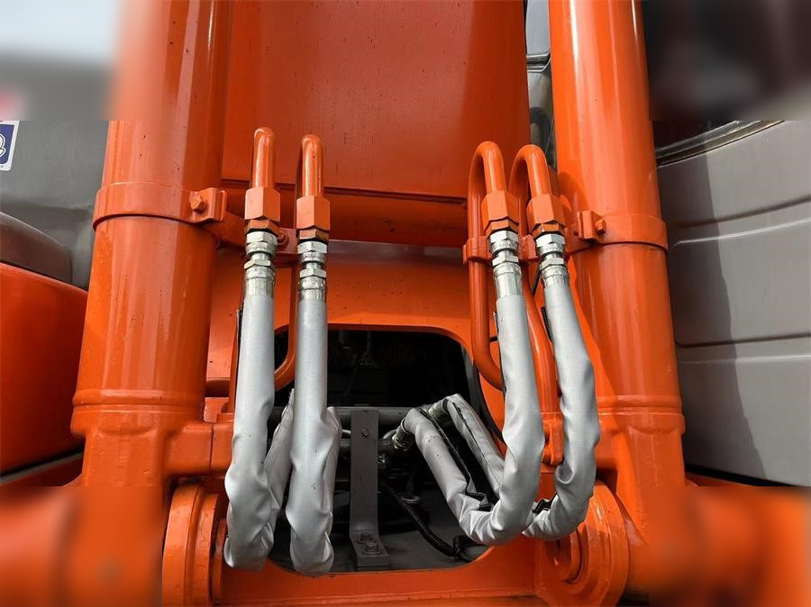 HITACHI ZX200 - Paletli ekskavatör: fotoğraf 4 HITACHI ZX200 - Paletli ekskavatör: fotoğraf 4