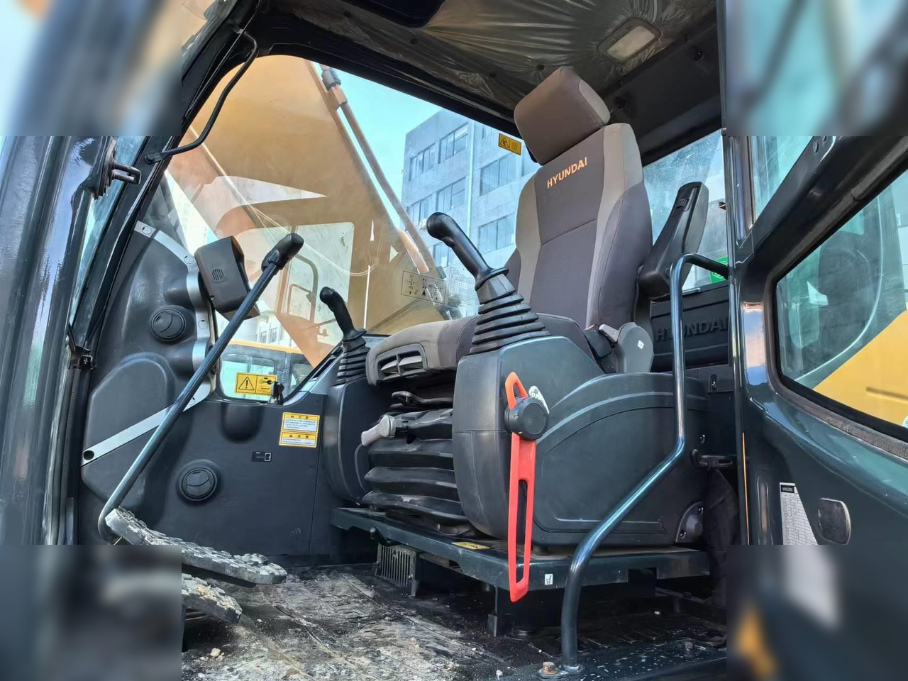 HYUNDAI 225LC-9 - Paletli ekskavatör: fotoğraf 4 HYUNDAI 225LC-9 - Paletli ekskavatör: fotoğraf 4