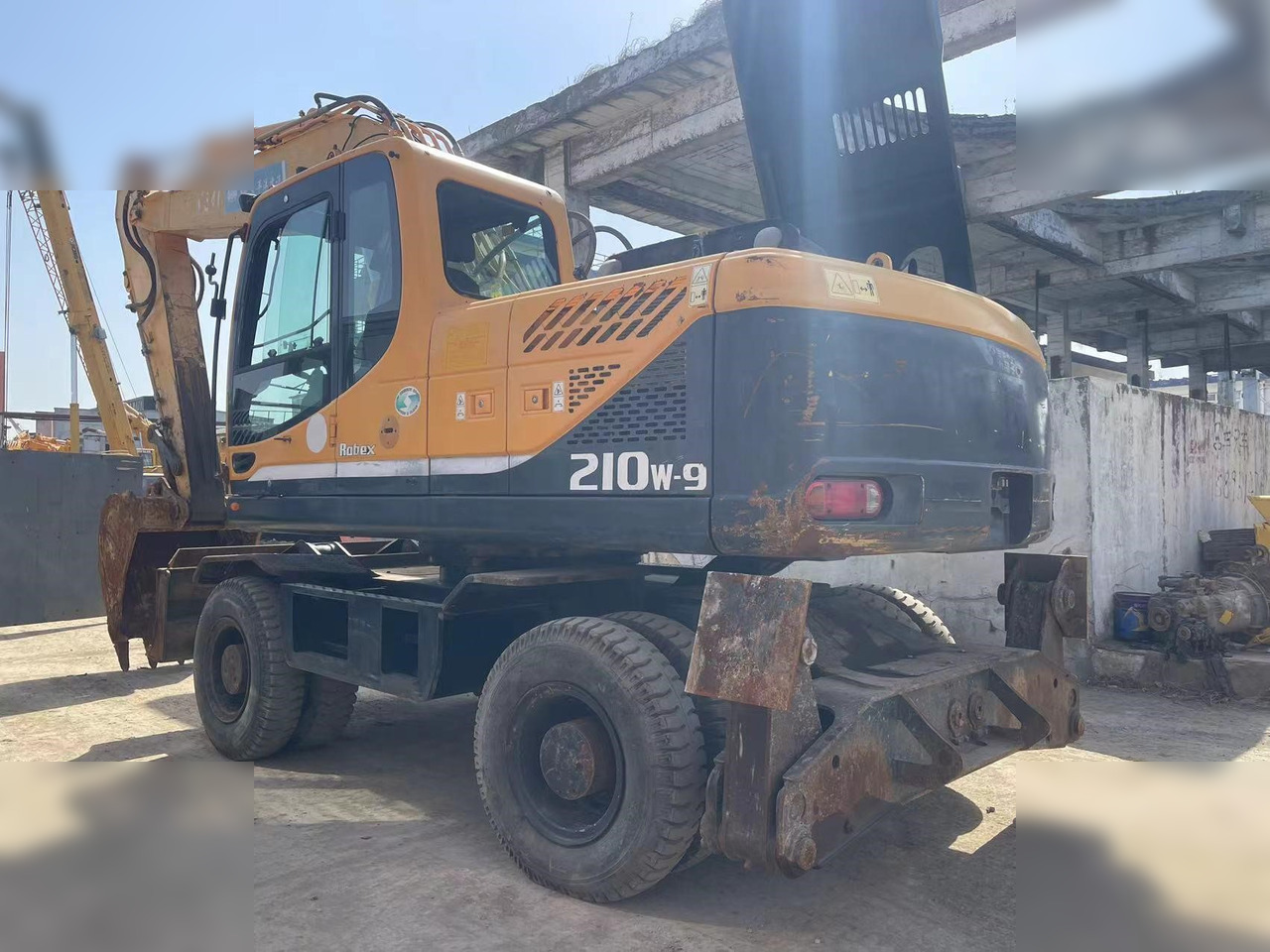 HYUNDAI ROBEX 210W-9 - Tekerlekli ekskavatör: fotoğraf 2 HYUNDAI ROBEX 210W-9 - Tekerlekli ekskavatör: fotoğraf 2