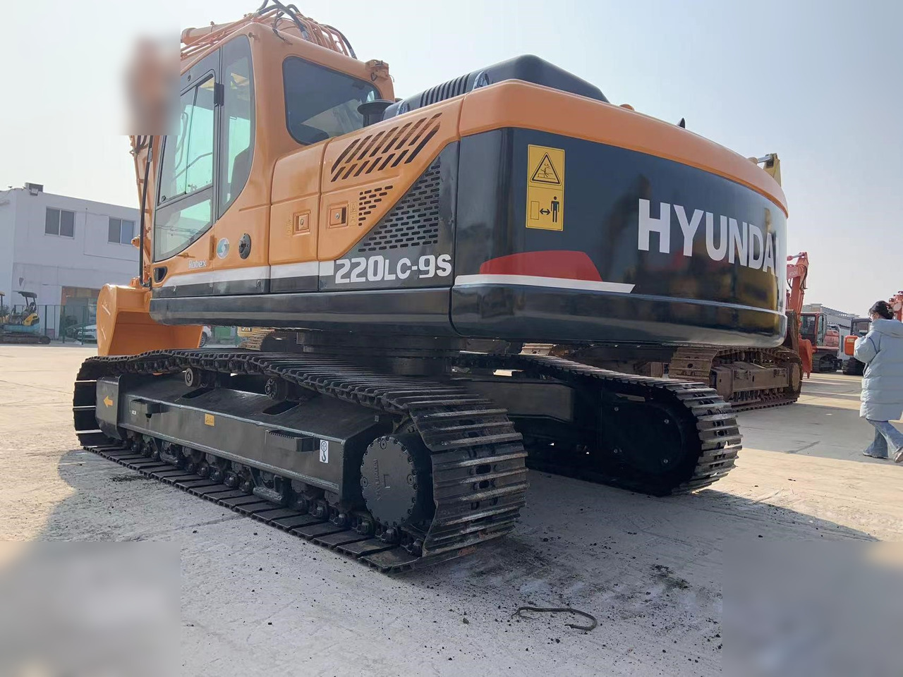 HYUNDAI ROBEX 220 LC-9S - Paletli ekskavatör: fotoğraf 1 HYUNDAI ROBEX 220 LC-9S - Paletli ekskavatör: fotoğraf 1