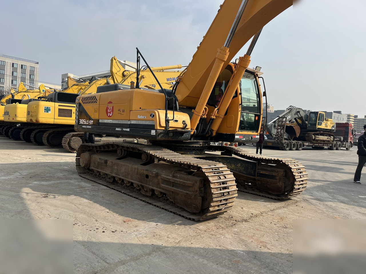 HYUNDAI ROBEX 305 LC-9T - Paletli ekskavatör: fotoğraf 4 HYUNDAI ROBEX 305 LC-9T - Paletli ekskavatör: fotoğraf 4
