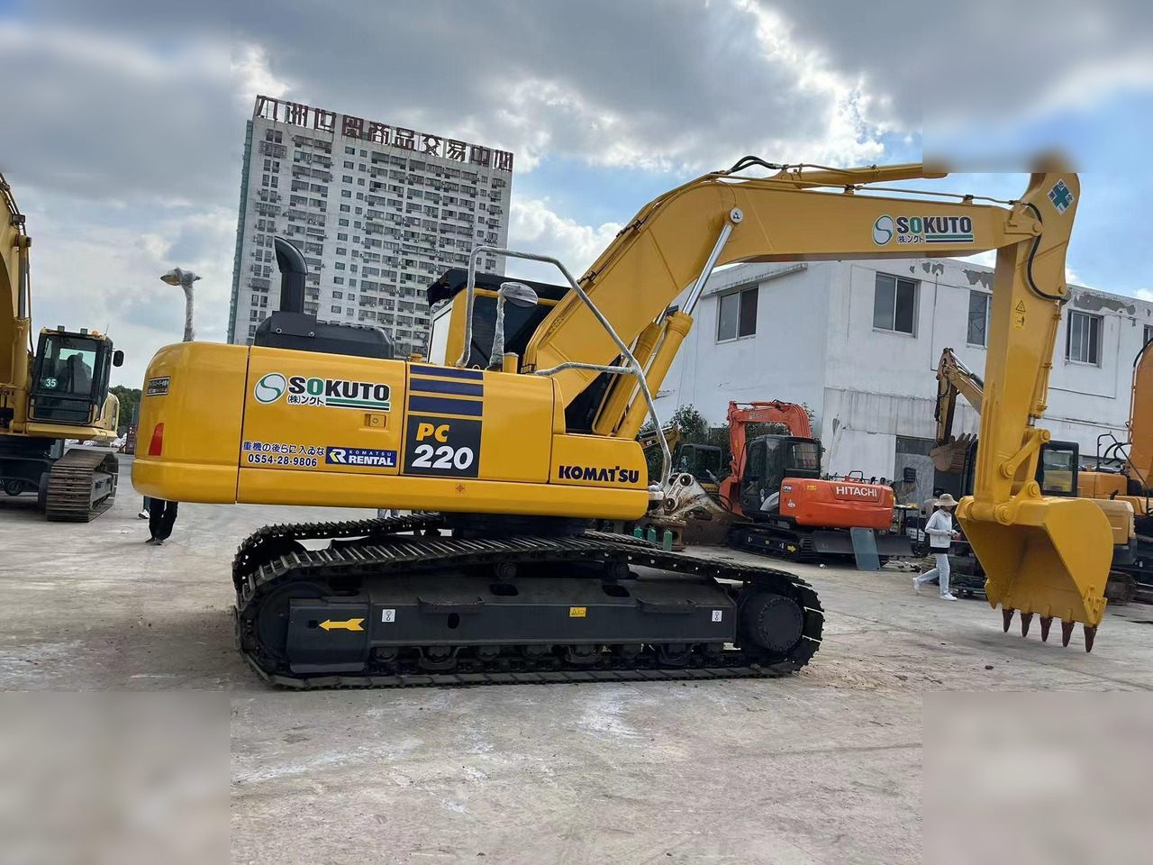 KOMATSU PC220-8 - Paletli ekskavatör: fotoğraf 1 KOMATSU PC220-8 - Paletli ekskavatör: fotoğraf 1