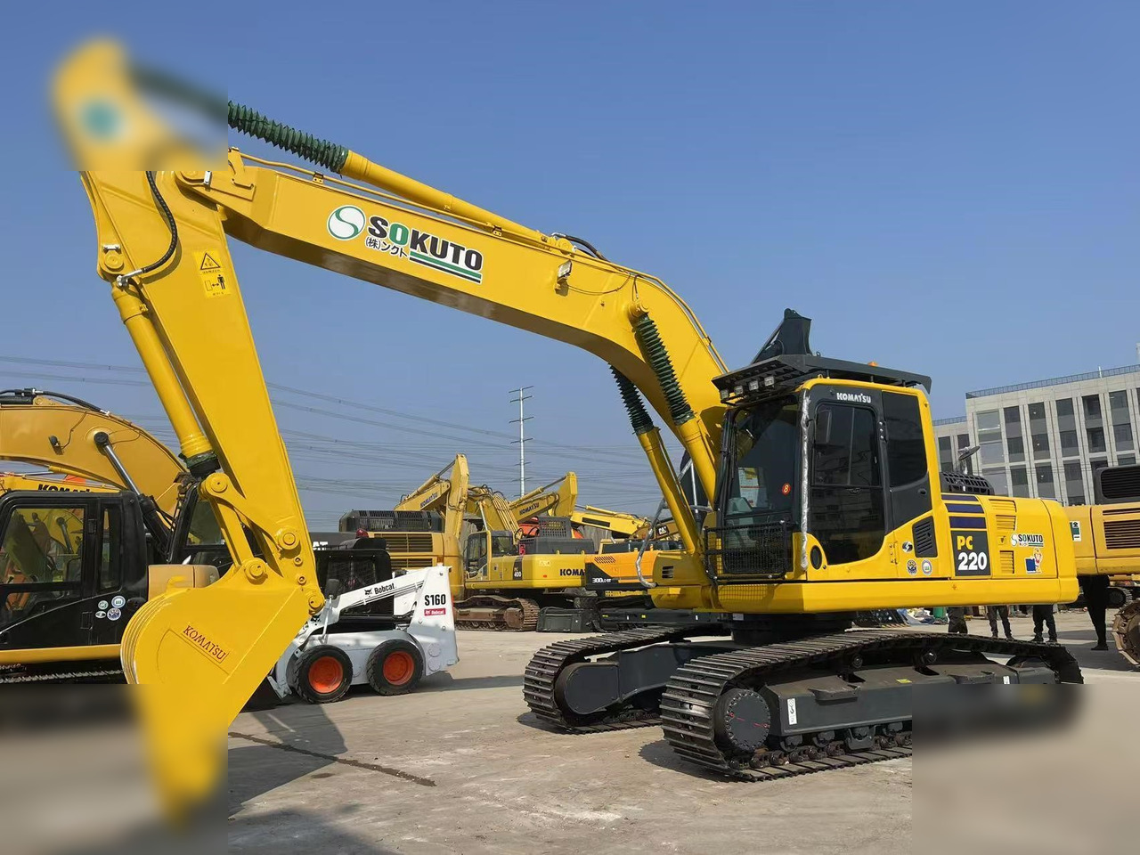 KOMATSU PC220-8 - Paletli ekskavatör: fotoğraf 1 KOMATSU PC220-8 - Paletli ekskavatör: fotoğraf 1