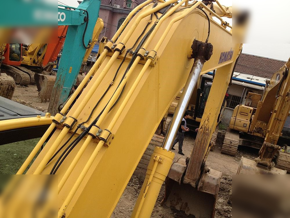 KOMATSU PC220-8 - Paletli ekskavatör: fotoğraf 2 KOMATSU PC220-8 - Paletli ekskavatör: fotoğraf 2