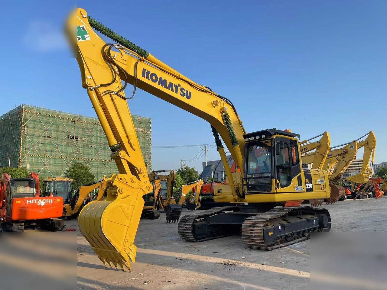 KOMATSU PC220-8 - Paletli ekskavatör: fotoğraf 2 KOMATSU PC220-8 - Paletli ekskavatör: fotoğraf 2