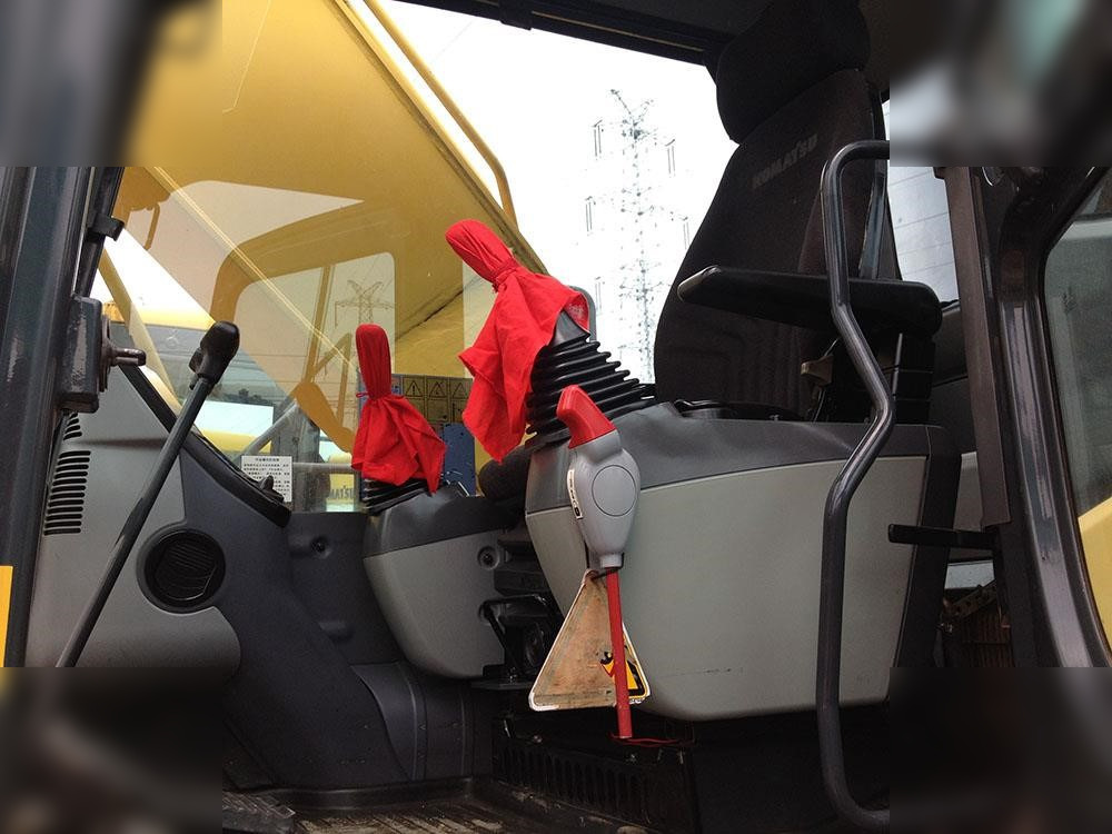 KOMATSU PC220-8 - Paletli ekskavatör: fotoğraf 3 KOMATSU PC220-8 - Paletli ekskavatör: fotoğraf 3
