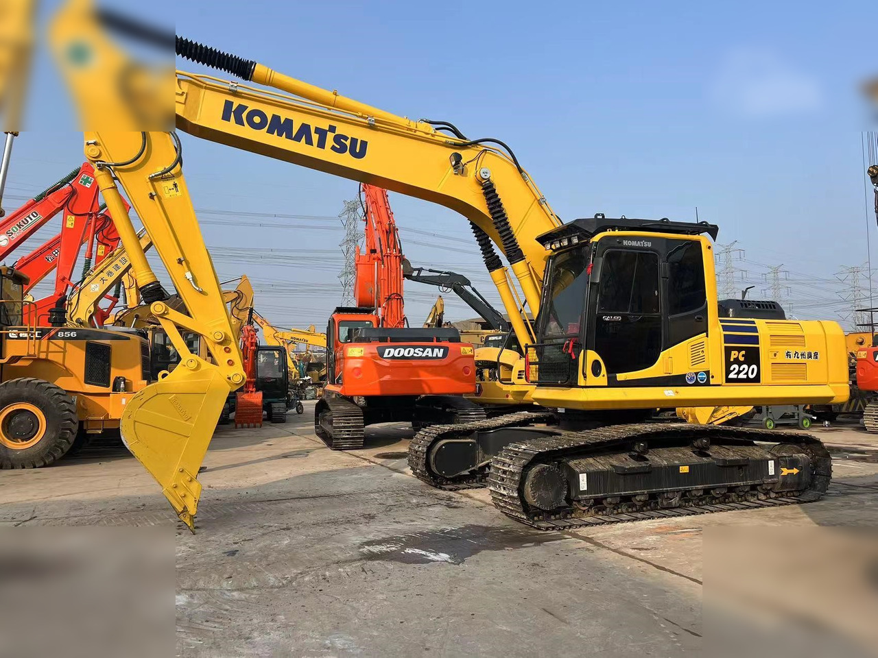 KOMATSU PC220-8M0 - Paletli ekskavatör: fotoğraf 1 KOMATSU PC220-8M0 - Paletli ekskavatör: fotoğraf 1