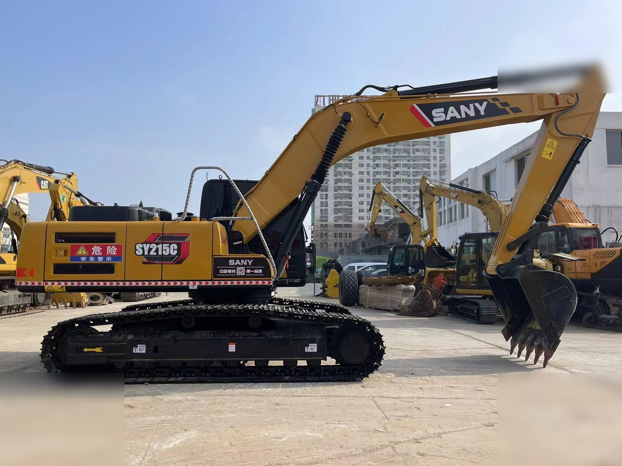 SANY SY215C - Paletli ekskavatör: fotoğraf 2 SANY SY215C - Paletli ekskavatör: fotoğraf 2