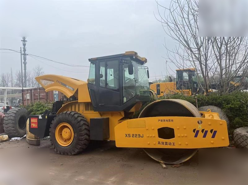 XCMG XS223J - Silindir makinesi: fotoğraf 1 XCMG XS223J - Silindir makinesi: fotoğraf 1
