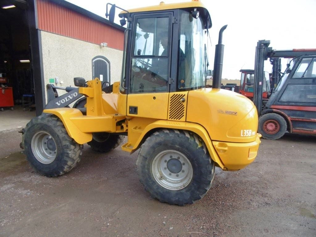 Volvo L 35 - Tekerlekli yükleyici: fotoğraf 4 Volvo L 35 - Tekerlekli yükleyici: fotoğraf 4