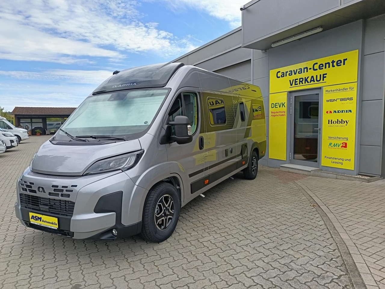 Adria Twin "60Y" 640 SGX 3,5 MAXI*JUBILEE*MARKISE*LED* - Camper van: fotoğraf 2 Adria Twin "60Y" 640 SGX 3,5 MAXI*JUBILEE*MARKISE*LED* - Camper van: fotoğraf 2