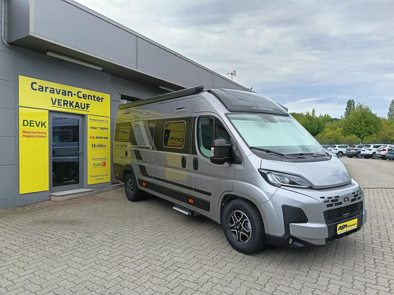 Adria Twin "60Y" 640 SGX 3,5 MAXI*JUBILEE*MARKISE*LED* - Camper van: fotoğraf 3 Adria Twin "60Y" 640 SGX 3,5 MAXI*JUBILEE*MARKISE*LED* - Camper van: fotoğraf 3