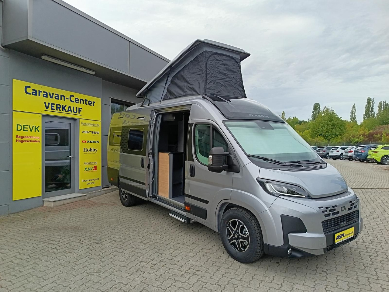 Adria Twin "60Y" 640 SGX 4,25MAXI*JUBILEE*AUFSTELLDACH - Camper van: fotoğraf 2 Adria Twin "60Y" 640 SGX 4,25MAXI*JUBILEE*AUFSTELLDACH - Camper van: fotoğraf 2