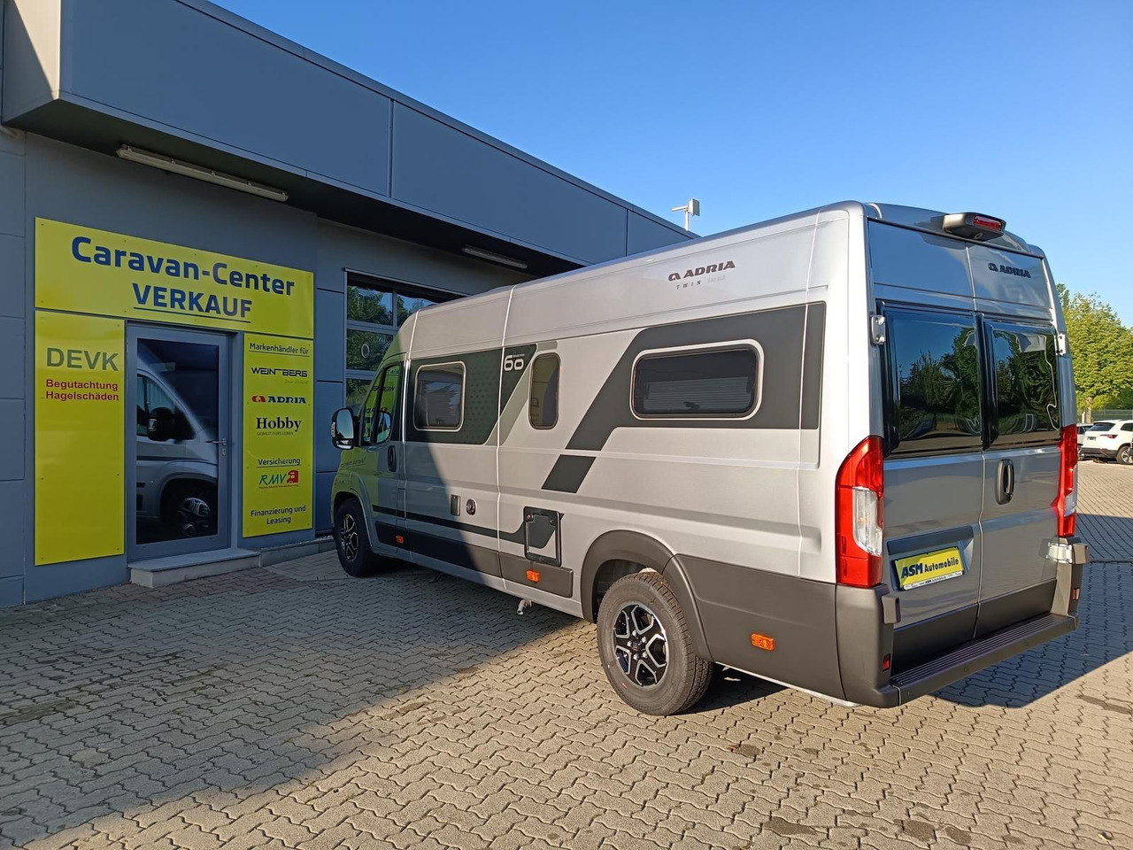 Adria Twin "60Y" 640 SLB*180 PS*4,25t MAXI*COMBI D 6E* - Camper van: fotoğraf 2 Adria Twin "60Y" 640 SLB*180 PS*4,25t MAXI*COMBI D 6E* - Camper van: fotoğraf 2