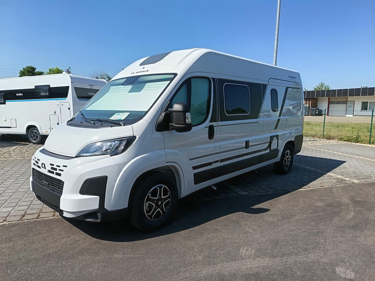 Adria Twin Twin 600 SPB Family*SAFETY+STYLE*DAB*SOFORT - Camper van: fotoğraf 3 Adria Twin Twin 600 SPB Family*SAFETY+STYLE*DAB*SOFORT - Camper van: fotoğraf 3