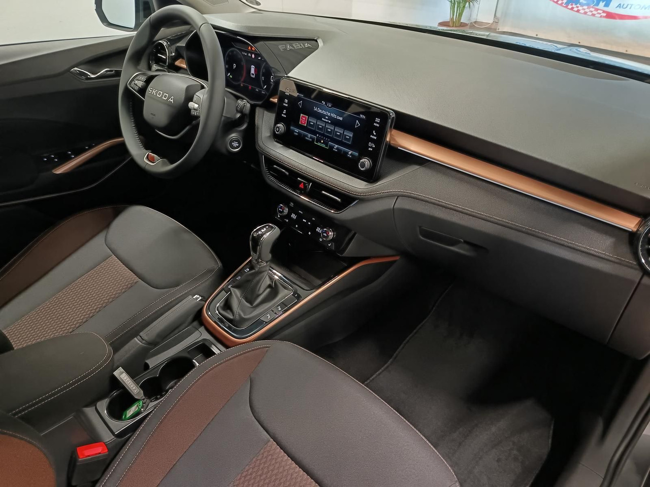 Sedan araba Skoda Fabia 30 Jahre DSG*VORBER.AHK*LED*R-KAM*TEMP*DAB: fotoğraf 18