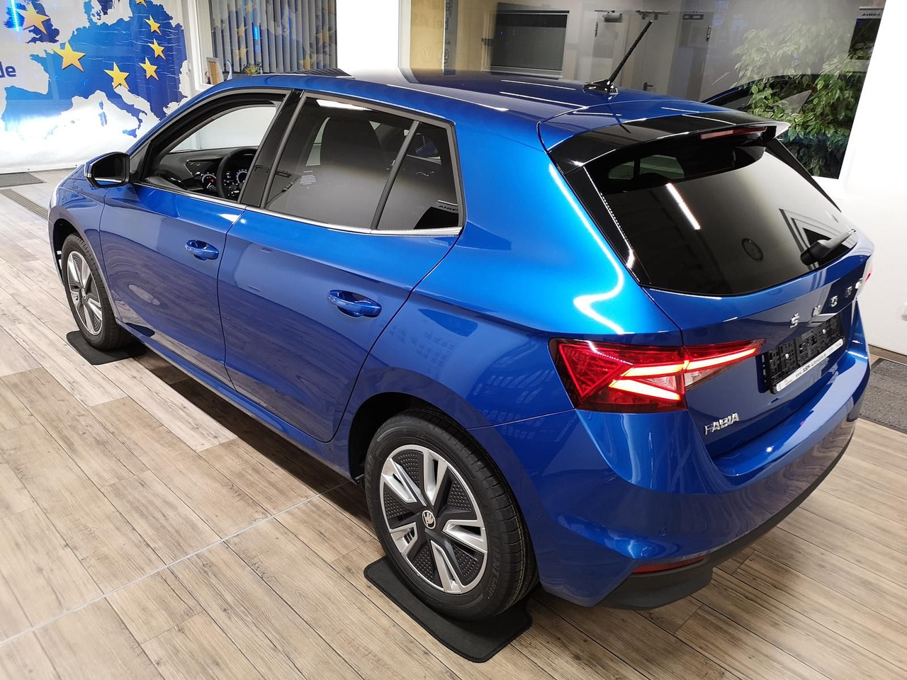Skoda Fabia Style 1,0TSI 81 kW+R-KAM+2xPDC+LED+DAB+SHZ - Sedan araba: fotoğraf 3 Skoda Fabia Style 1,0TSI 81 kW+R-KAM+2xPDC+LED+DAB+SHZ - Sedan araba: fotoğraf 3