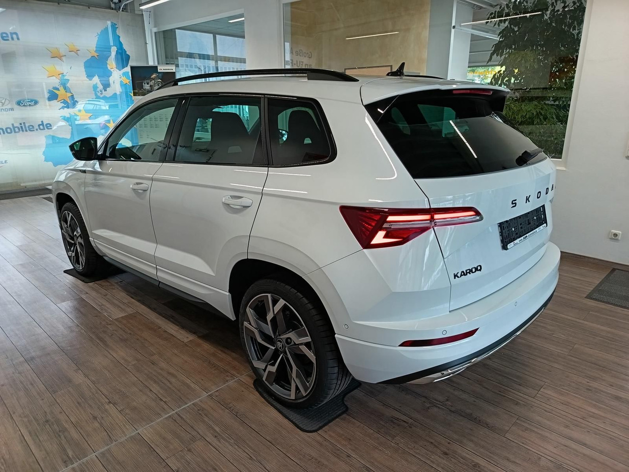 Skoda Karoq Sportline 1,5 TSI DSG*AHK*PSD*STD.HZG*NAVI - SUV: fotoğraf 4 Skoda Karoq Sportline 1,5 TSI DSG*AHK*PSD*STD.HZG*NAVI - SUV: fotoğraf 4