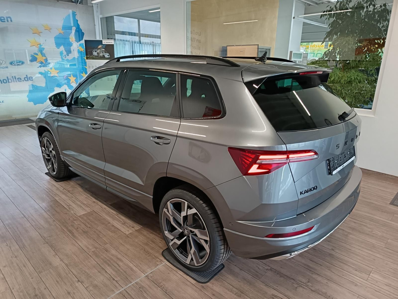 Skoda Karoq Sportline 1,5 TSI DSG*AHK*PSD*STD.HZG*NAVI - SUV: fotoğraf 4 Skoda Karoq Sportline 1,5 TSI DSG*AHK*PSD*STD.HZG*NAVI - SUV: fotoğraf 4