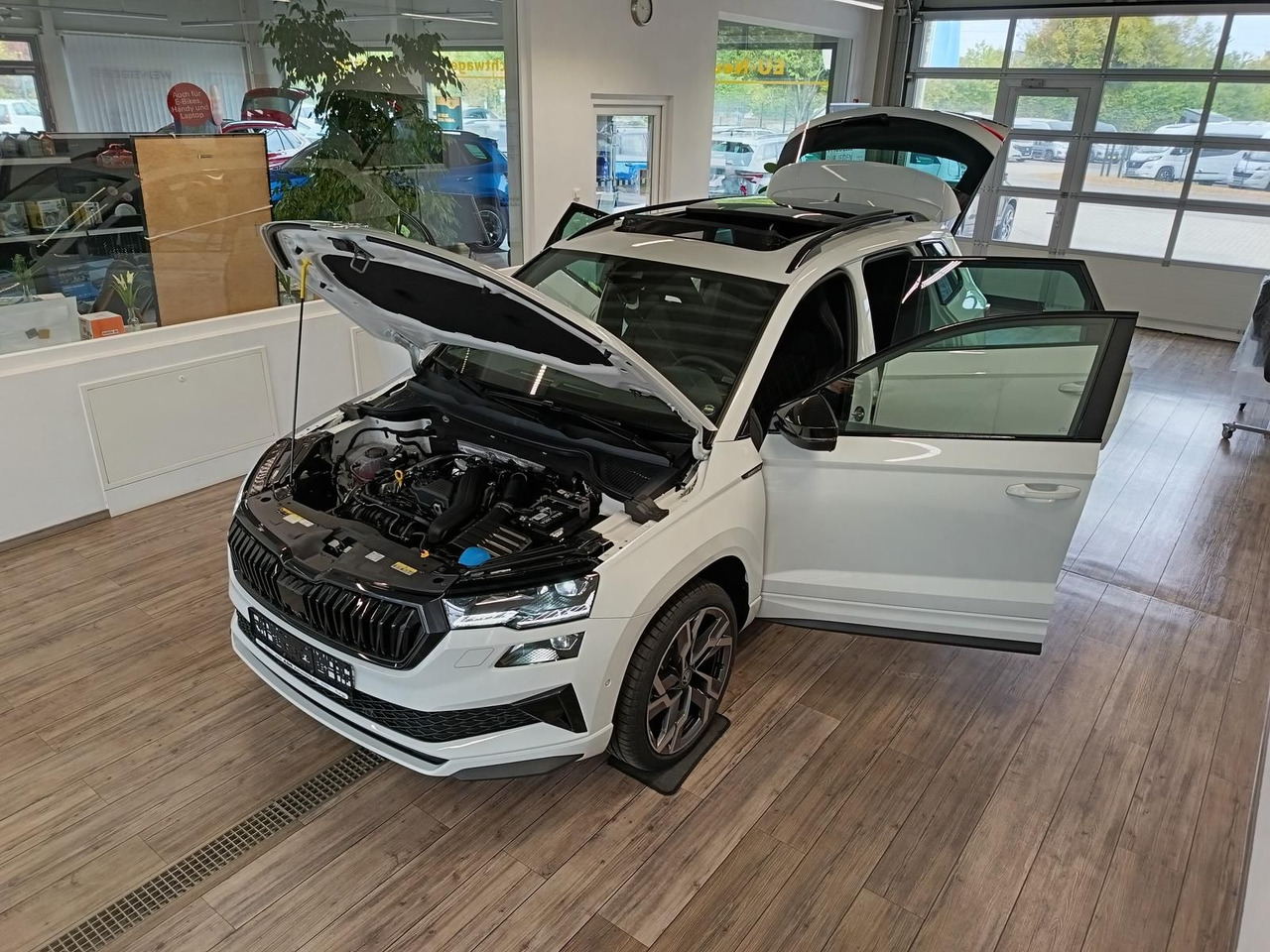 Skoda Karoq Sportline 1,5 TSI DSG*AHK*PSD*STD.HZG*NAVI - SUV: fotoğraf 2 Skoda Karoq Sportline 1,5 TSI DSG*AHK*PSD*STD.HZG*NAVI - SUV: fotoğraf 2