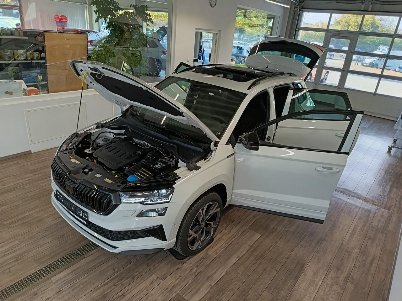 Skoda Karoq Sportline 2,0 TDI DSG 4x4*AHK*PSD*STD.HZG* - SUV: fotoğraf 2 Skoda Karoq Sportline 2,0 TDI DSG 4x4*AHK*PSD*STD.HZG* - SUV: fotoğraf 2