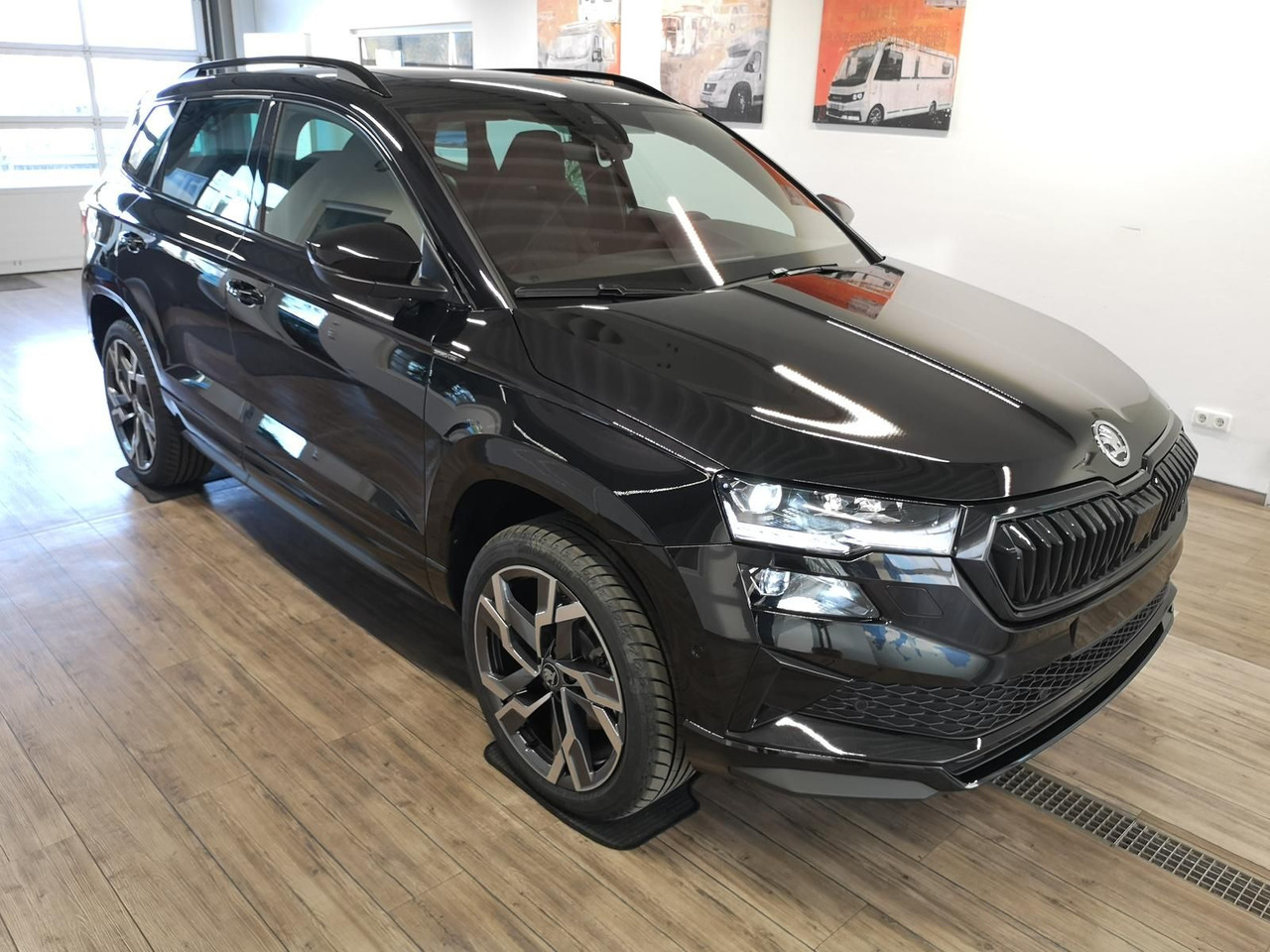 Skoda Karoq Sportline 2,0TDI DSG 4x4*PSD*AHK*360°*NAVI - SUV: fotoğraf 3 Skoda Karoq Sportline 2,0TDI DSG 4x4*PSD*AHK*360°*NAVI - SUV: fotoğraf 3
