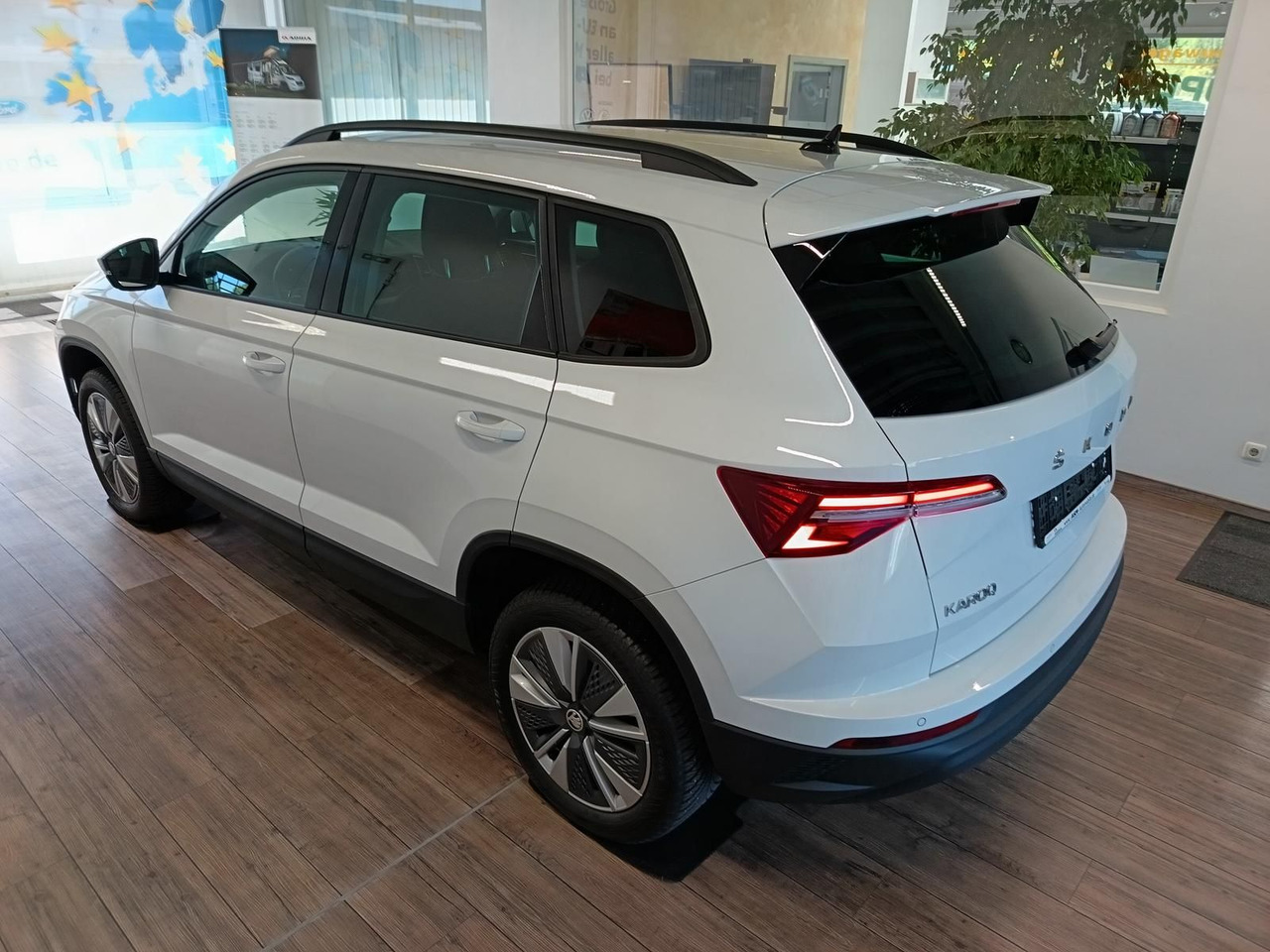 Skoda Karoq Style 1,5TSI DSG*AHK-VORBER*NAVI*LED*R-KAM - SUV: fotoğraf 4 Skoda Karoq Style 1,5TSI DSG*AHK-VORBER*NAVI*LED*R-KAM - SUV: fotoğraf 4