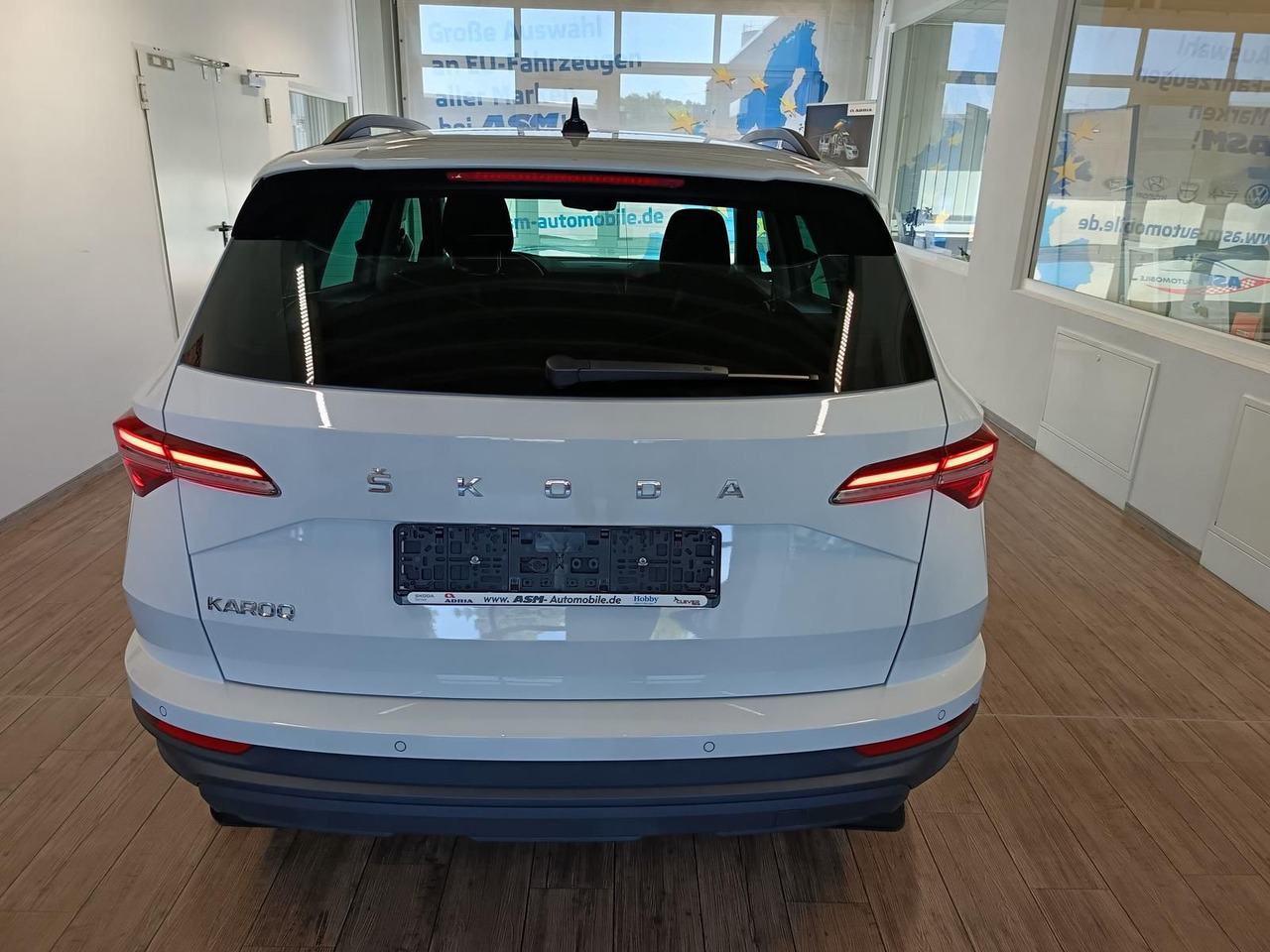 Skoda Karoq Style 1,5TSI DSG*AHK-VORBER*NAVI*LED*R-KAM - SUV: fotoğraf 5 Skoda Karoq Style 1,5TSI DSG*AHK-VORBER*NAVI*LED*R-KAM - SUV: fotoğraf 5