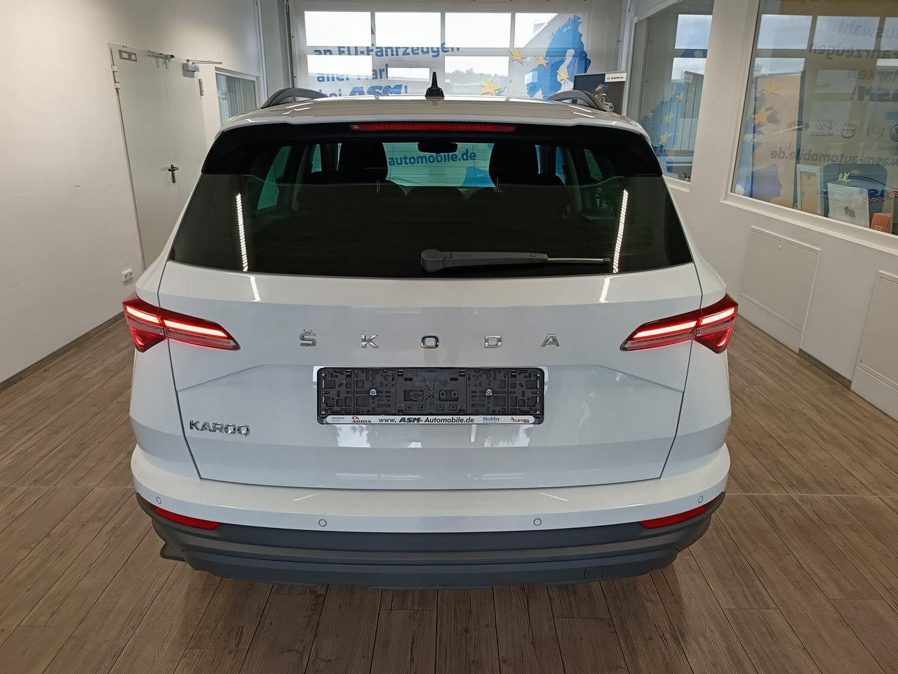 Skoda Karoq Style 1,5TSI DSG*AHK-VORBER*NAVI*LED*R-KAM - SUV: fotoğraf 5 Skoda Karoq Style 1,5TSI DSG*AHK-VORBER*NAVI*LED*R-KAM - SUV: fotoğraf 5