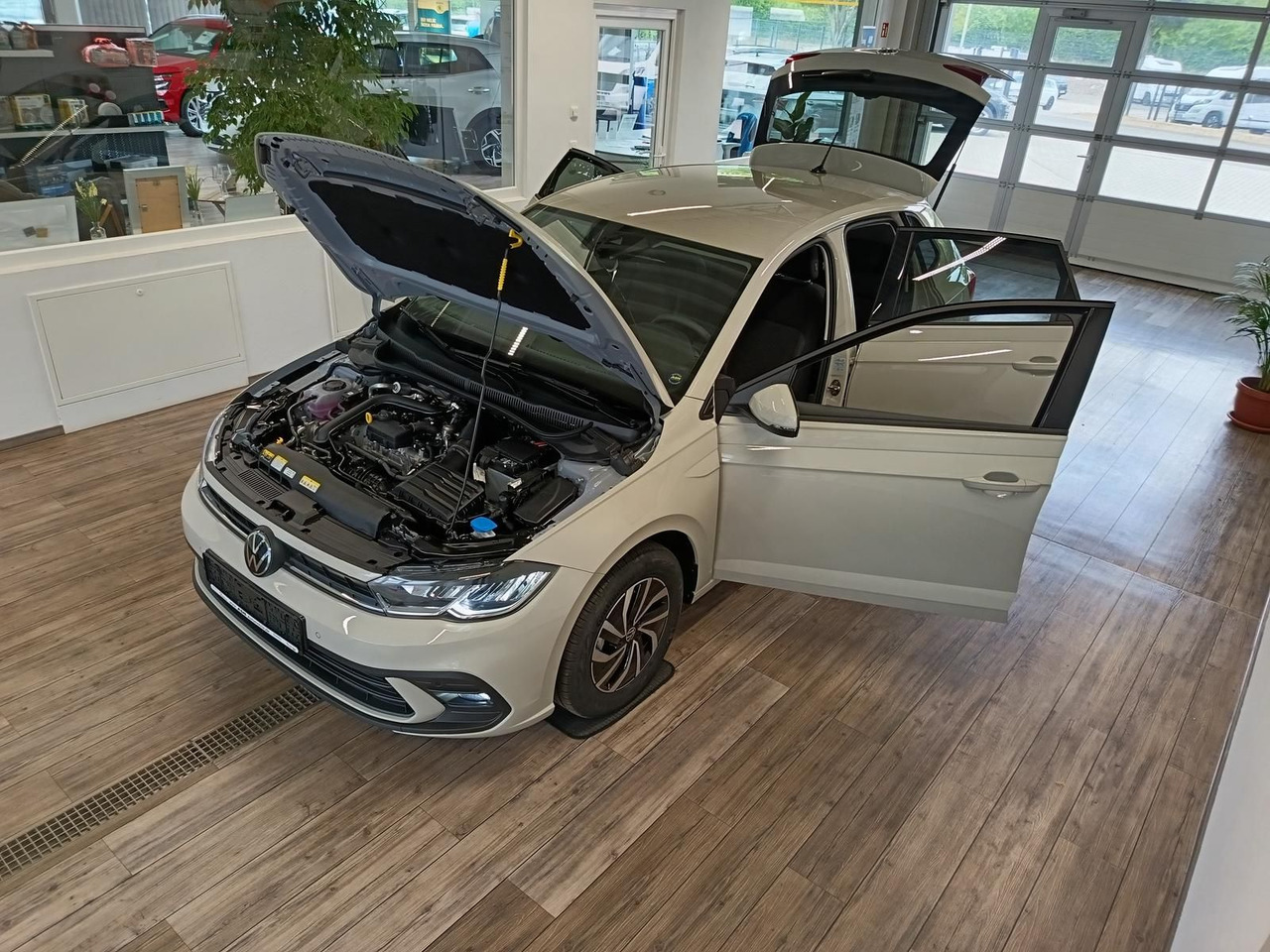 Volkswagen Polo Life 1.0 TSI 70kW DSG*LED*ACC*R-KAM*DAB*PDC - Binek araba: fotoğraf 2 Volkswagen Polo Life 1.0 TSI 70kW DSG*LED*ACC*R-KAM*DAB*PDC - Binek araba: fotoğraf 2