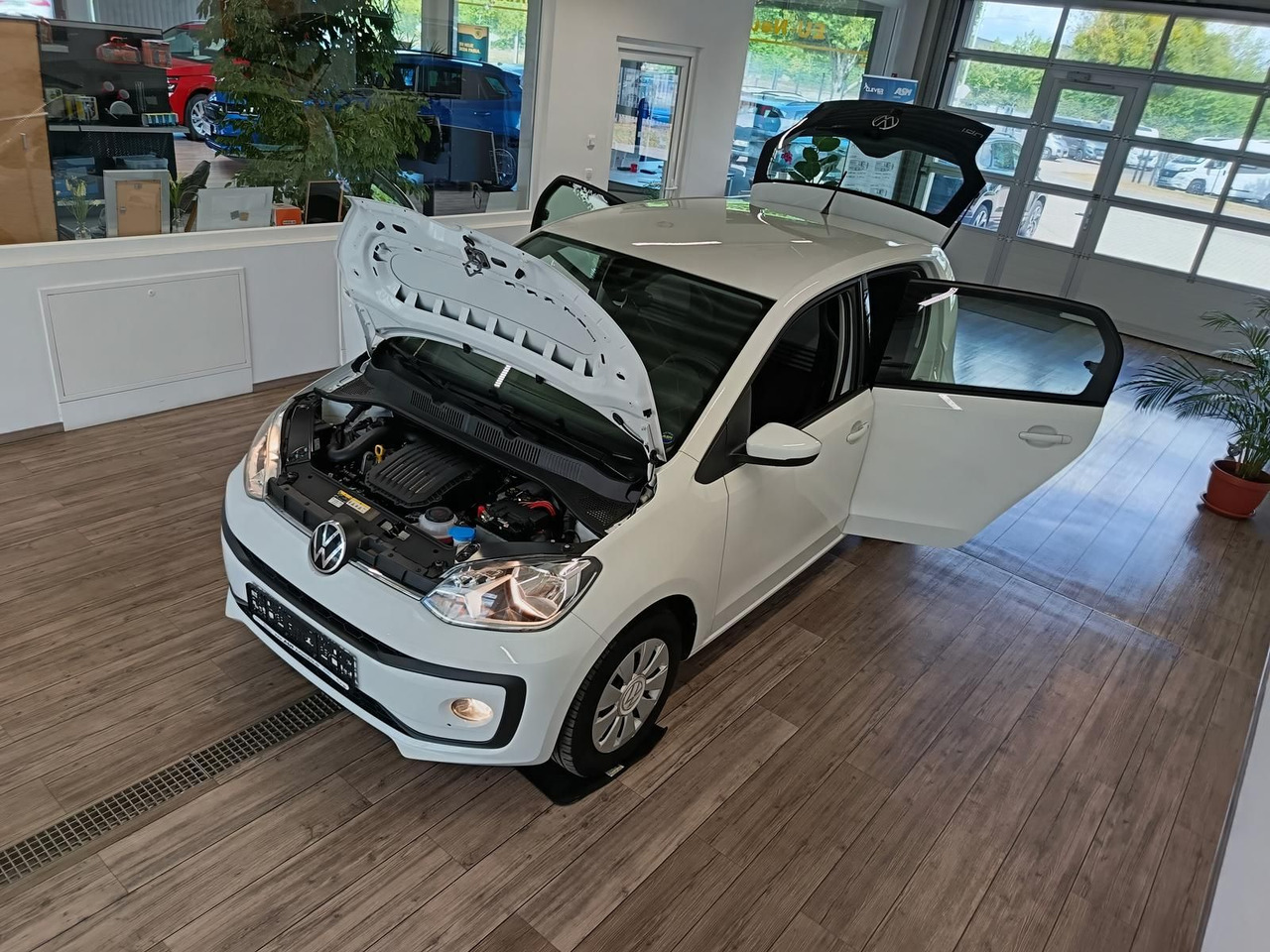 Volkswagen up! move up! 1.0*R-KAM*PDC*SHZ*MAPS+MORE*DAB*NSW - Binek araba: fotoğraf 2 Volkswagen up! move up! 1.0*R-KAM*PDC*SHZ*MAPS+MORE*DAB*NSW - Binek araba: fotoğraf 2