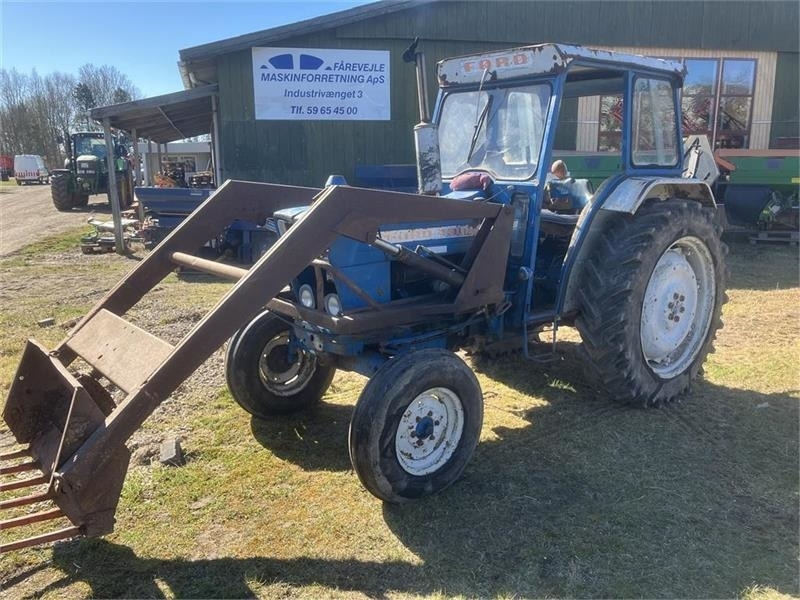 Ford 4000 Med frontlæsser - Traktör: fotoğraf 1 Ford 4000 Med frontlæsser - Traktör: fotoğraf 1