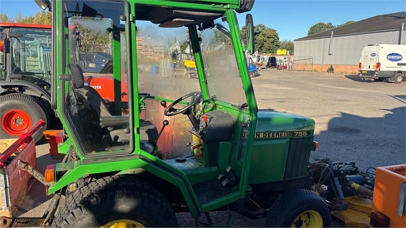 John Deere 755 Kompakt traktor - Belediye traktör: fotoğraf 3 John Deere 755 Kompakt traktor - Belediye traktör: fotoğraf 3