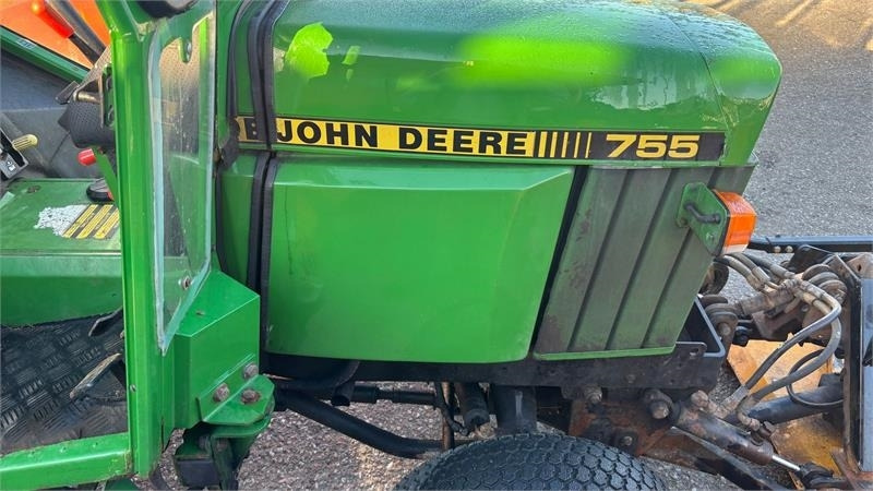 John Deere 755 Kompakt traktor - Belediye traktör: fotoğraf 2 John Deere 755 Kompakt traktor - Belediye traktör: fotoğraf 2