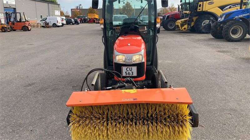 Kubota ST341 inkl. 150 cm kost og udlægger - Belediye traktör: fotoğraf 3 Kubota ST341 inkl. 150 cm kost og udlægger - Belediye traktör: fotoğraf 3