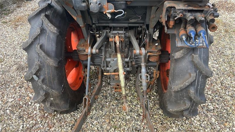 Kubota STW37 Kun 1145 timer - Belediye traktör: fotoğraf 4 Kubota STW37 Kun 1145 timer - Belediye traktör: fotoğraf 4