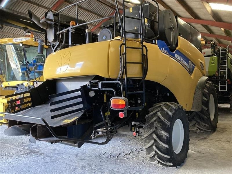 New Holland CR9090 35 fod VF bord og 4wd mm. - Biçerdöver: fotoğraf 3 New Holland CR9090 35 fod VF bord og 4wd mm. - Biçerdöver: fotoğraf 3
