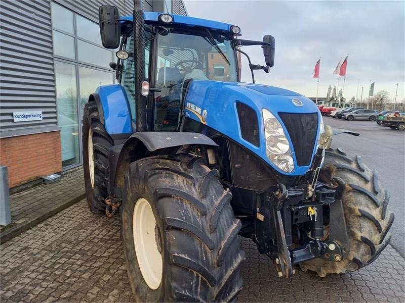 New Holland T7.220 - Traktör: fotoğraf 4 New Holland T7.220 - Traktör: fotoğraf 4