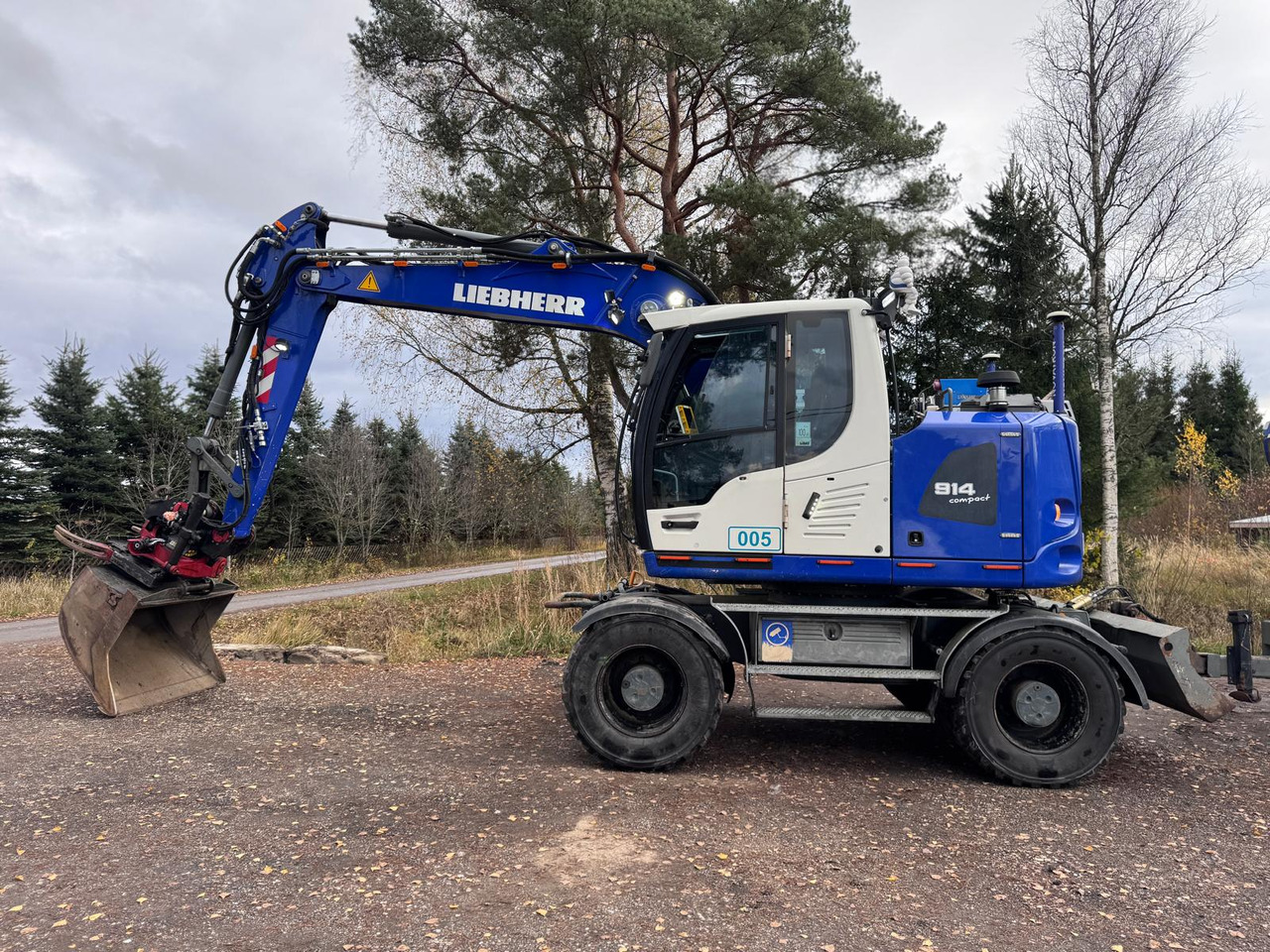 Liebherr A 914 Compact Litronic - Tekerlekli ekskavatör: fotoğraf 2 Liebherr A 914 Compact Litronic - Tekerlekli ekskavatör: fotoğraf 2
