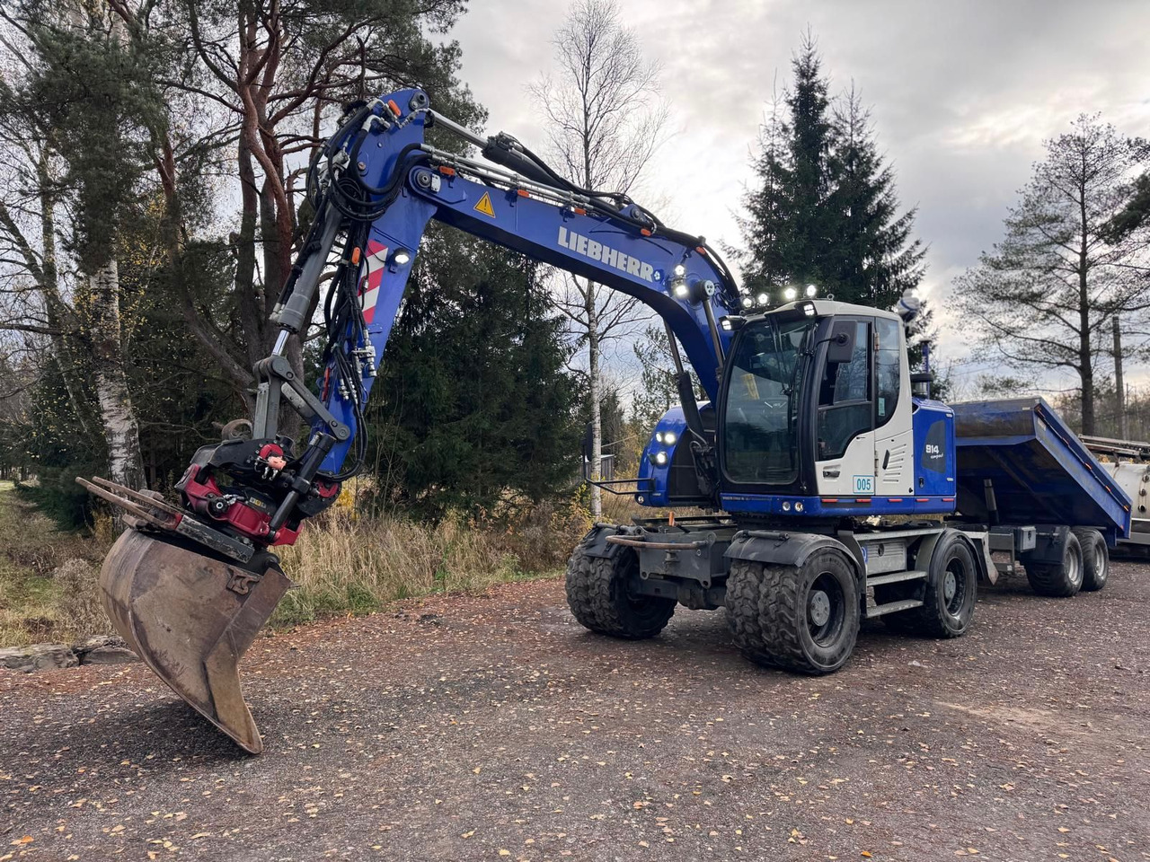 Liebherr A 914 Compact Litronic - Tekerlekli ekskavatör: fotoğraf 1 Liebherr A 914 Compact Litronic - Tekerlekli ekskavatör: fotoğraf 1