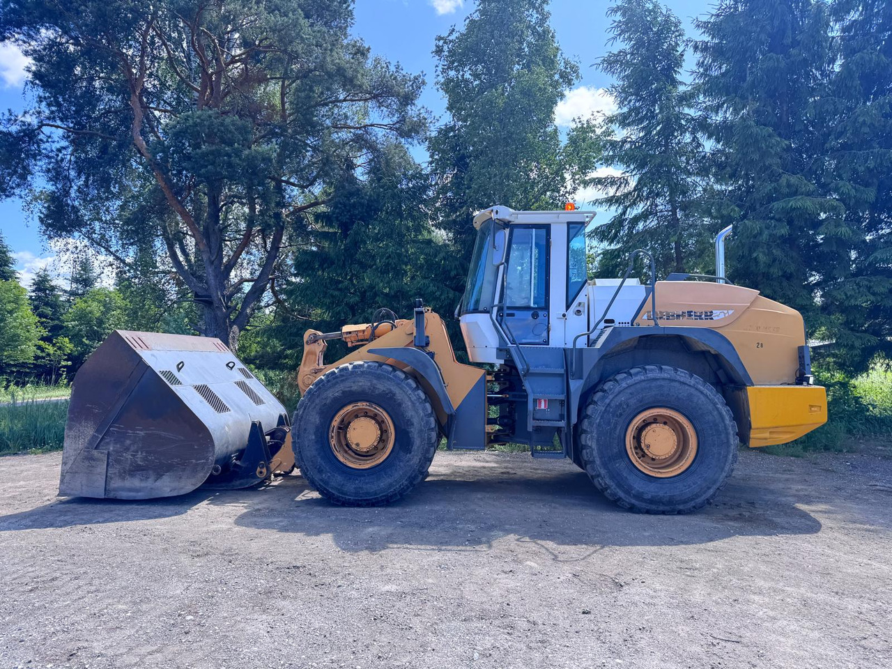 Liebherr L544 - Tekerlekli yükleyici: fotoğraf 2 Liebherr L544 - Tekerlekli yükleyici: fotoğraf 2