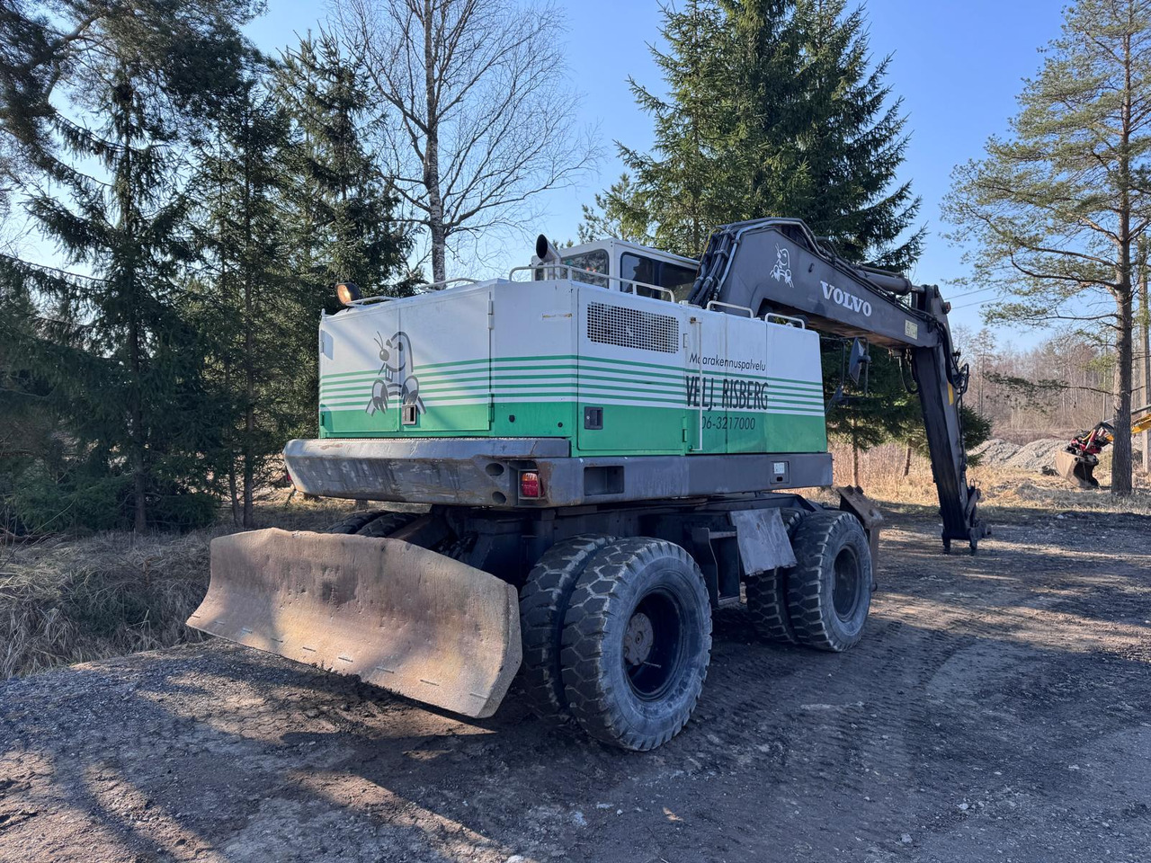 VOLVO EW200 - Tekerlekli ekskavatör: fotoğraf 4 VOLVO EW200 - Tekerlekli ekskavatör: fotoğraf 4