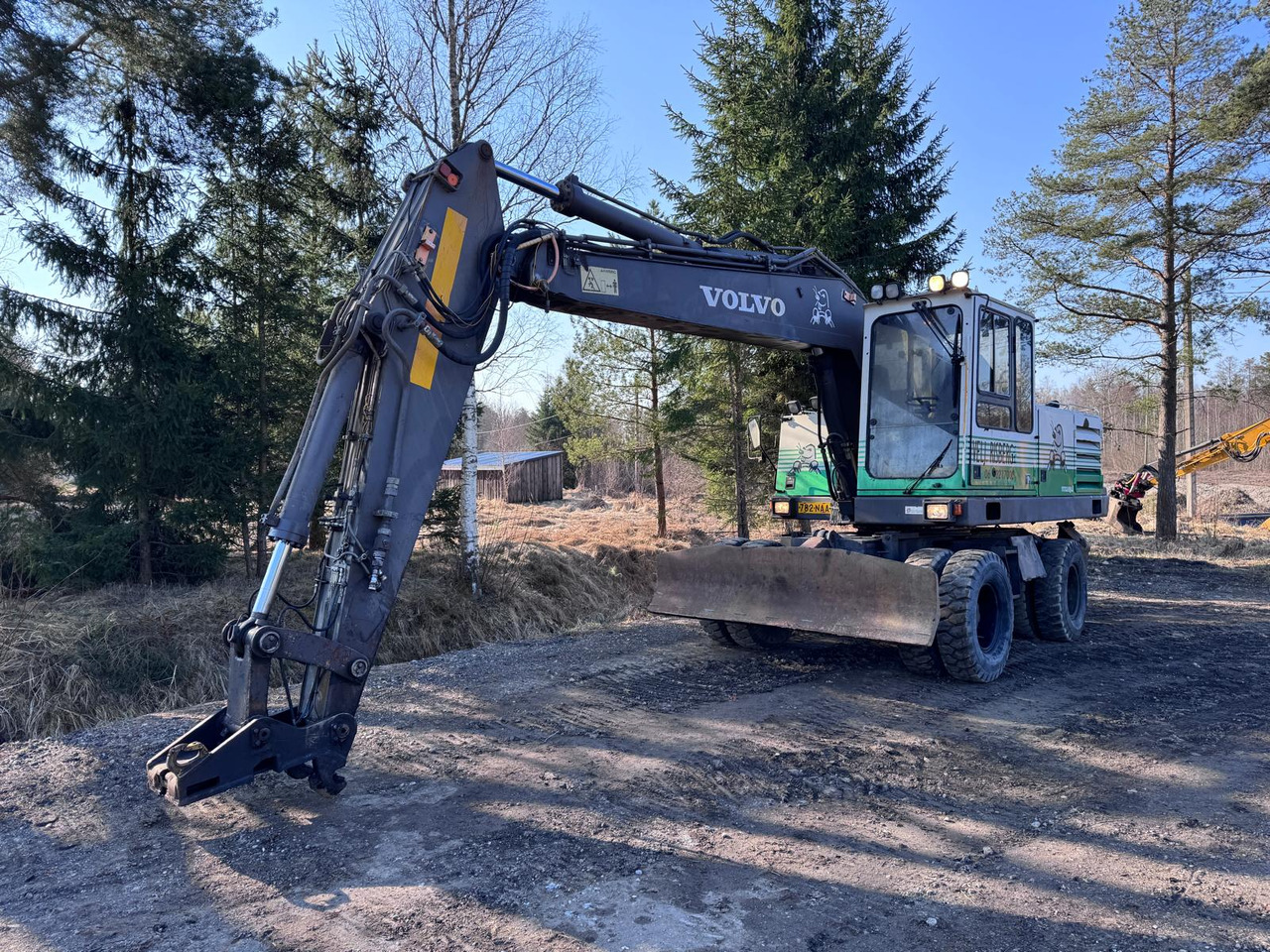 VOLVO EW200 - Tekerlekli ekskavatör: fotoğraf 1 VOLVO EW200 - Tekerlekli ekskavatör: fotoğraf 1