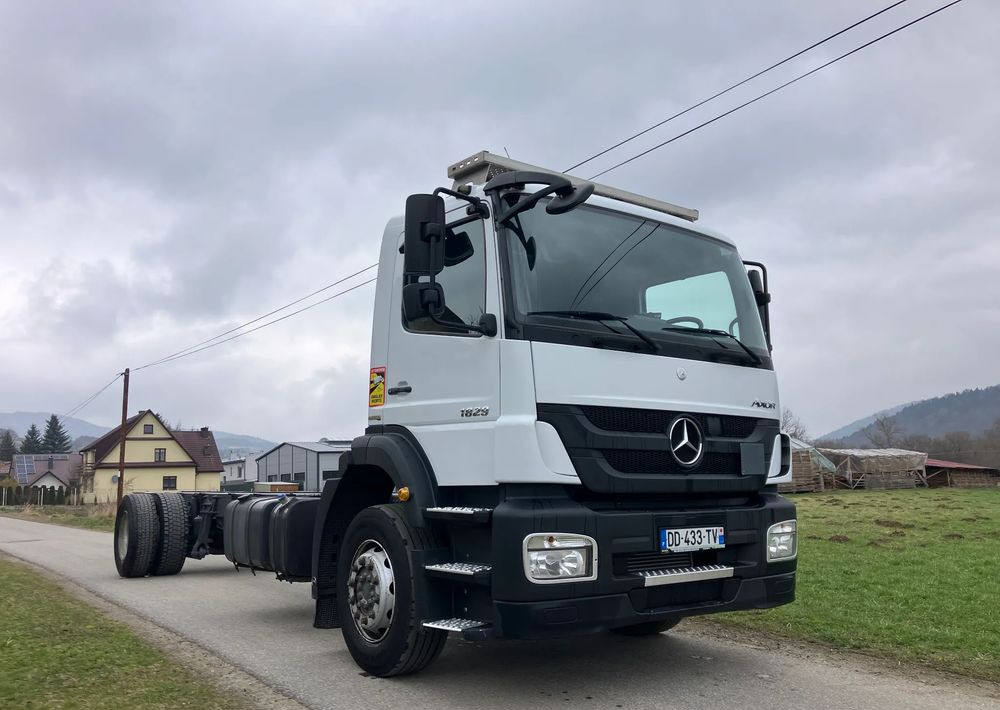 Mercedes-Benz Mercedes Axor 1829 Rama do zabudowy kiper beczka hakowiec laweta - Şasi kamyon: fotoğraf 1 Mercedes-Benz Mercedes Axor 1829 Rama do zabudowy kiper beczka hakowiec laweta - Şasi kamyon: fotoğraf 1