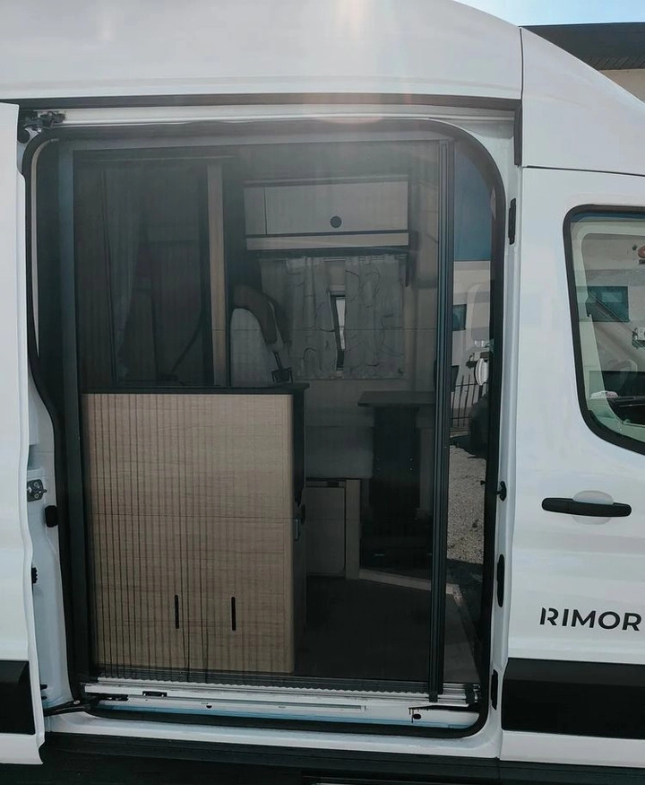 FORD Rimor NEW Ford Van 238 Truma Diesel Roller Shutters Remis AUTOMAT - Camper van: fotoğraf 5 FORD Rimor NEW Ford Van 238 Truma Diesel Roller Shutters Remis AUTOMAT - Camper van: fotoğraf 5