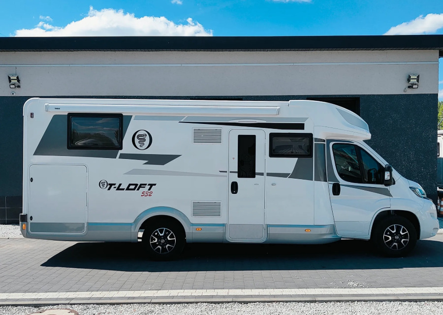 Fiat Ducato Elnagh T-Loft 532 Motorhome | 2024 | Winter Package | Solar Panel | Reversing Camera | Alarm | 17,000 km - Karavan: fotoğraf 3 Fiat Ducato Elnagh T-Loft 532 Motorhome | 2024 | Winter Package | Solar Panel | Reversing Camera | Alarm | 17,000 km - Karavan: fotoğraf 3