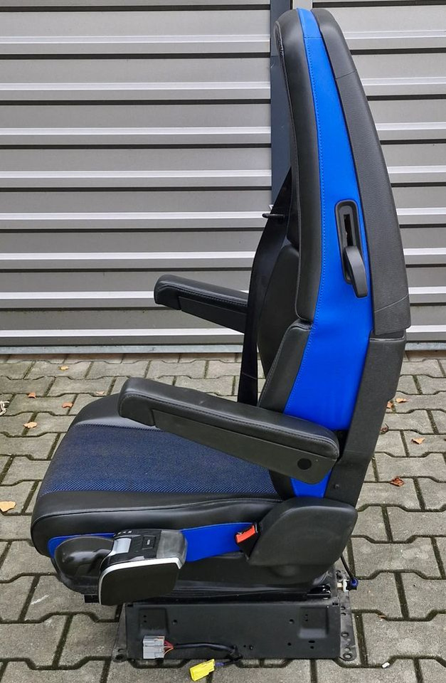 VOLVO FH5 FM5 FOTEL KIEROWCY UK - Kabin ve iç mekan: fotoğraf 4 VOLVO FH5 FM5 FOTEL KIEROWCY UK - Kabin ve iç mekan: fotoğraf 4