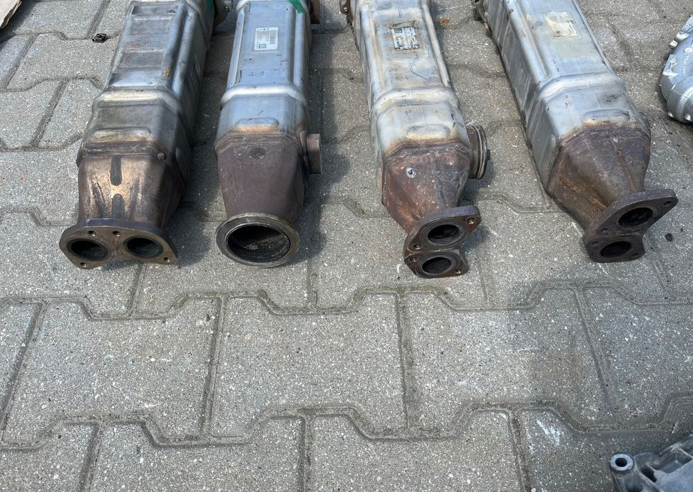 Recyrkulator MAN TGX TGS chłodnica spalin agr egr - Yedek parça - Kamyon: fotoğraf 3 Recyrkulator MAN TGX TGS chłodnica spalin agr egr - Yedek parça - Kamyon: fotoğraf 3