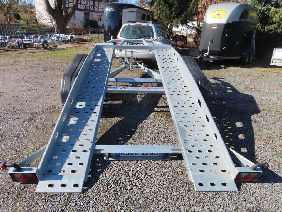 Böckmann, Autotransporter, 2,7 to. kippbar, 100 km, PKW Anhänger - Araba taşıyıcı römork: fotoğraf 2 Böckmann, Autotransporter, 2,7 to. kippbar, 100 km, PKW Anhänger - Araba taşıyıcı römork: fotoğraf 2